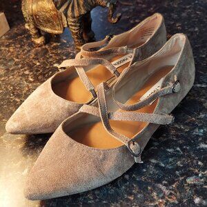 STEVE MADDEN "Edggy" Suede Flats Size 7 1/2